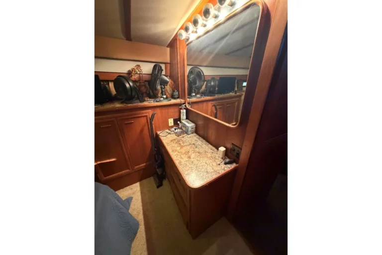 1987 Carver 4207 Aft Cabin Motor Yacht