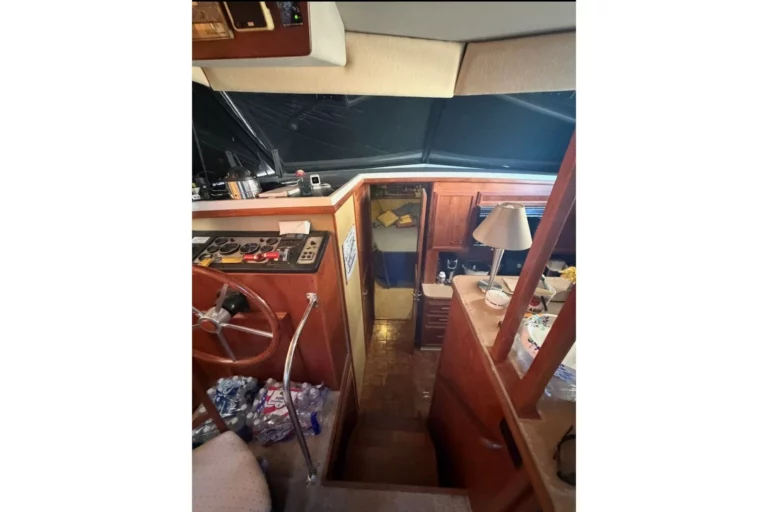 1987 Carver 4207 Aft Cabin Motor Yacht