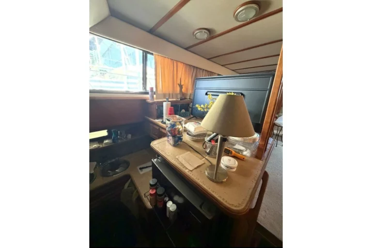 1987 Carver 4207 Aft Cabin Motor Yacht