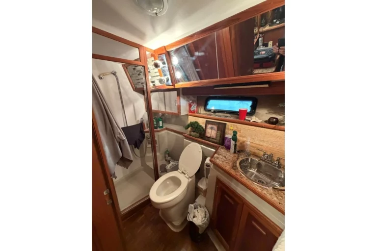 1987 Carver 4207 Aft Cabin Motor Yacht