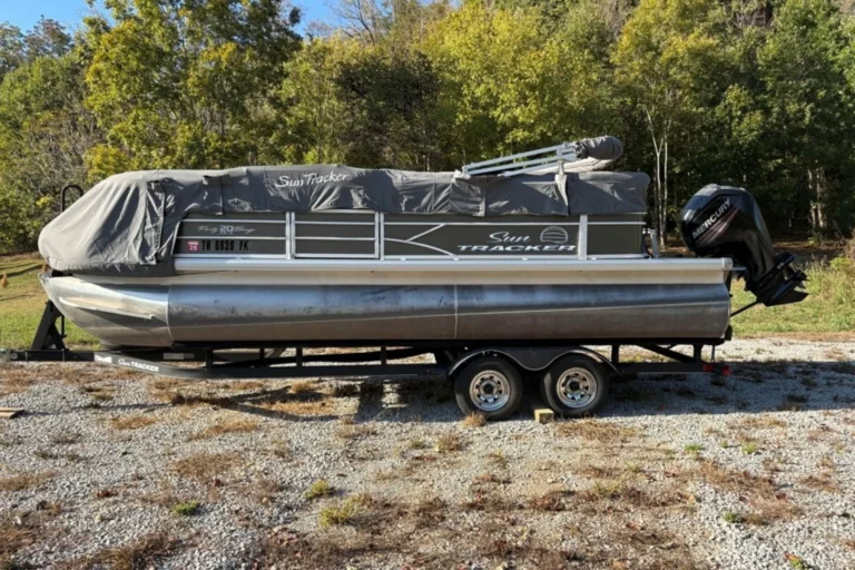 2017 Sun Tracker Party Barge 20 DLX