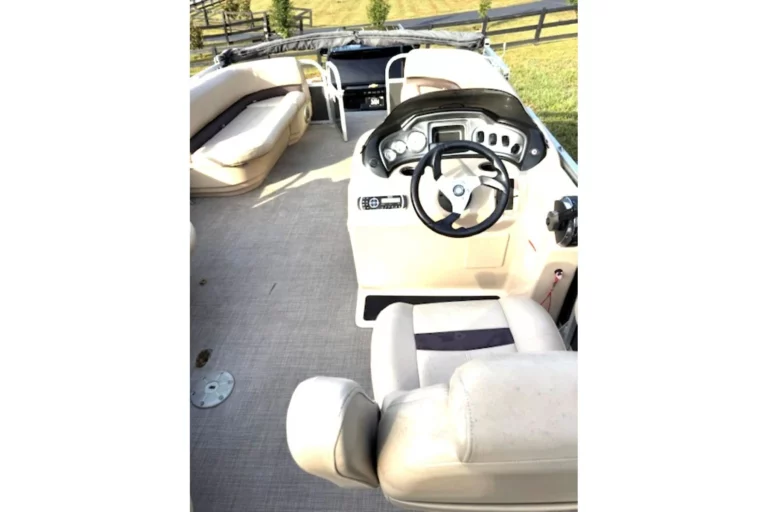 2017 Sun Tracker Party Barge 20 DLX